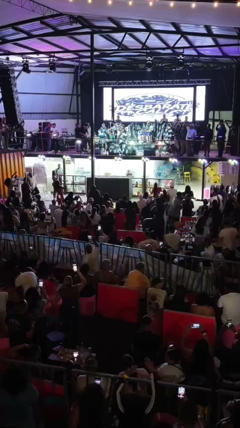 Público lleno en un concierto en Plaza Juanchito